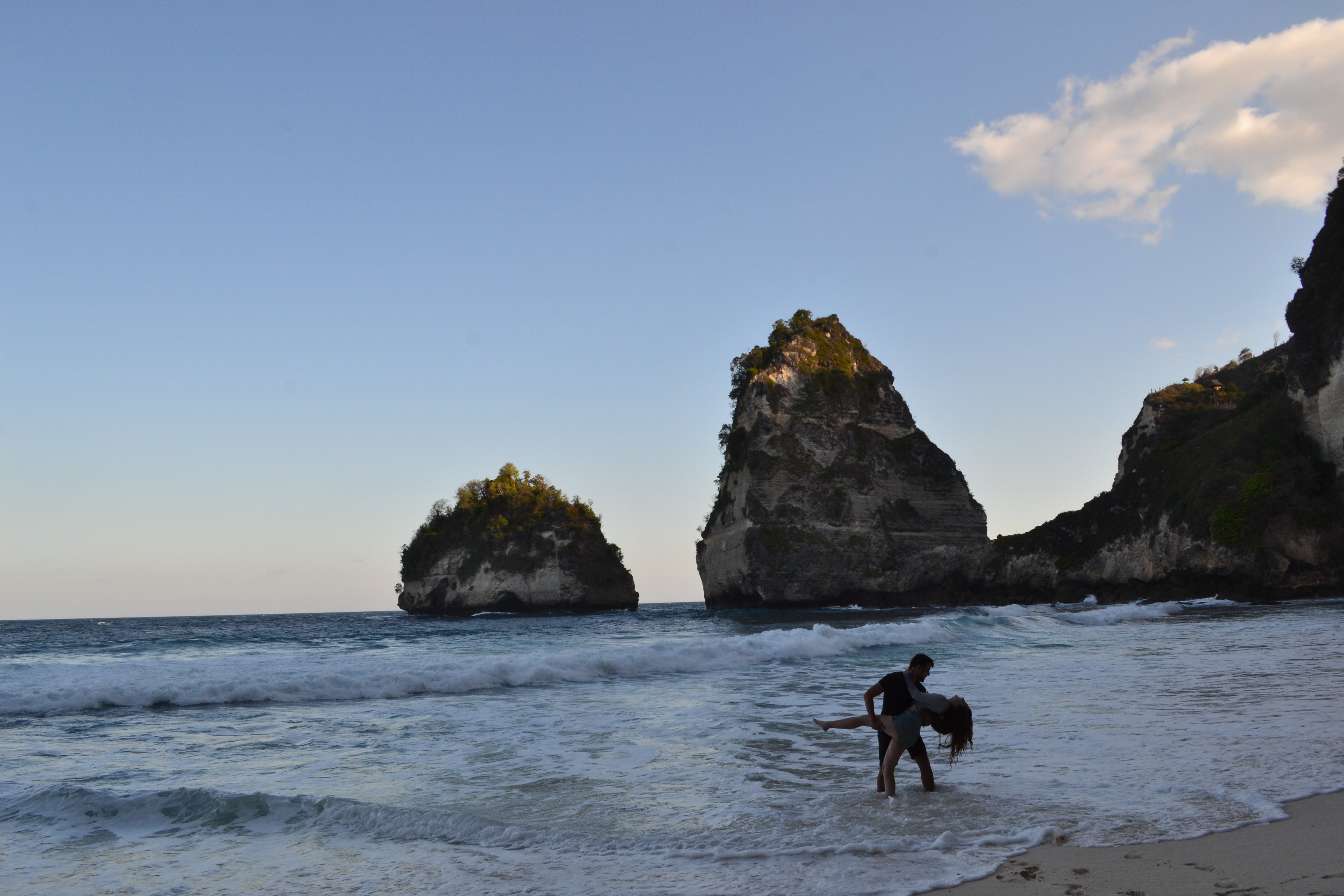 Clara et Adrián au bord de la mer